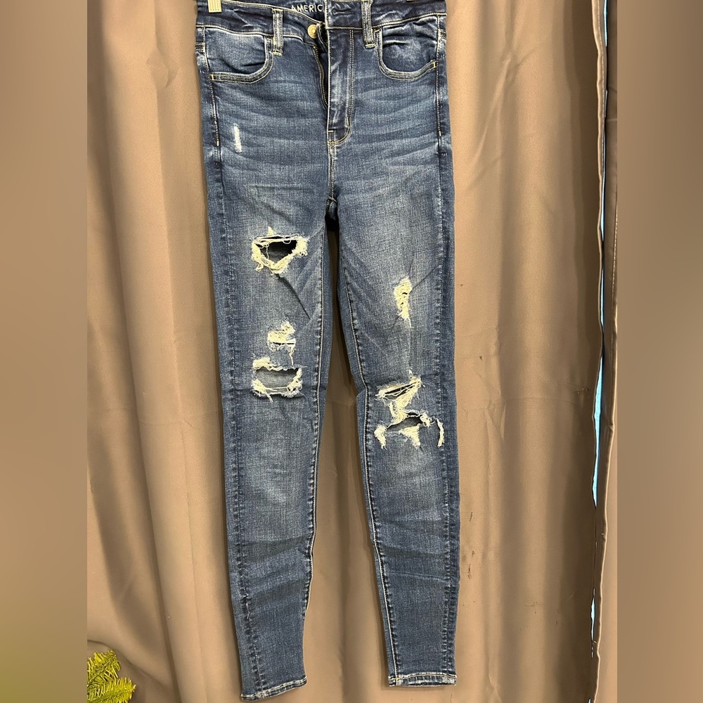 High waisted ripped jeans